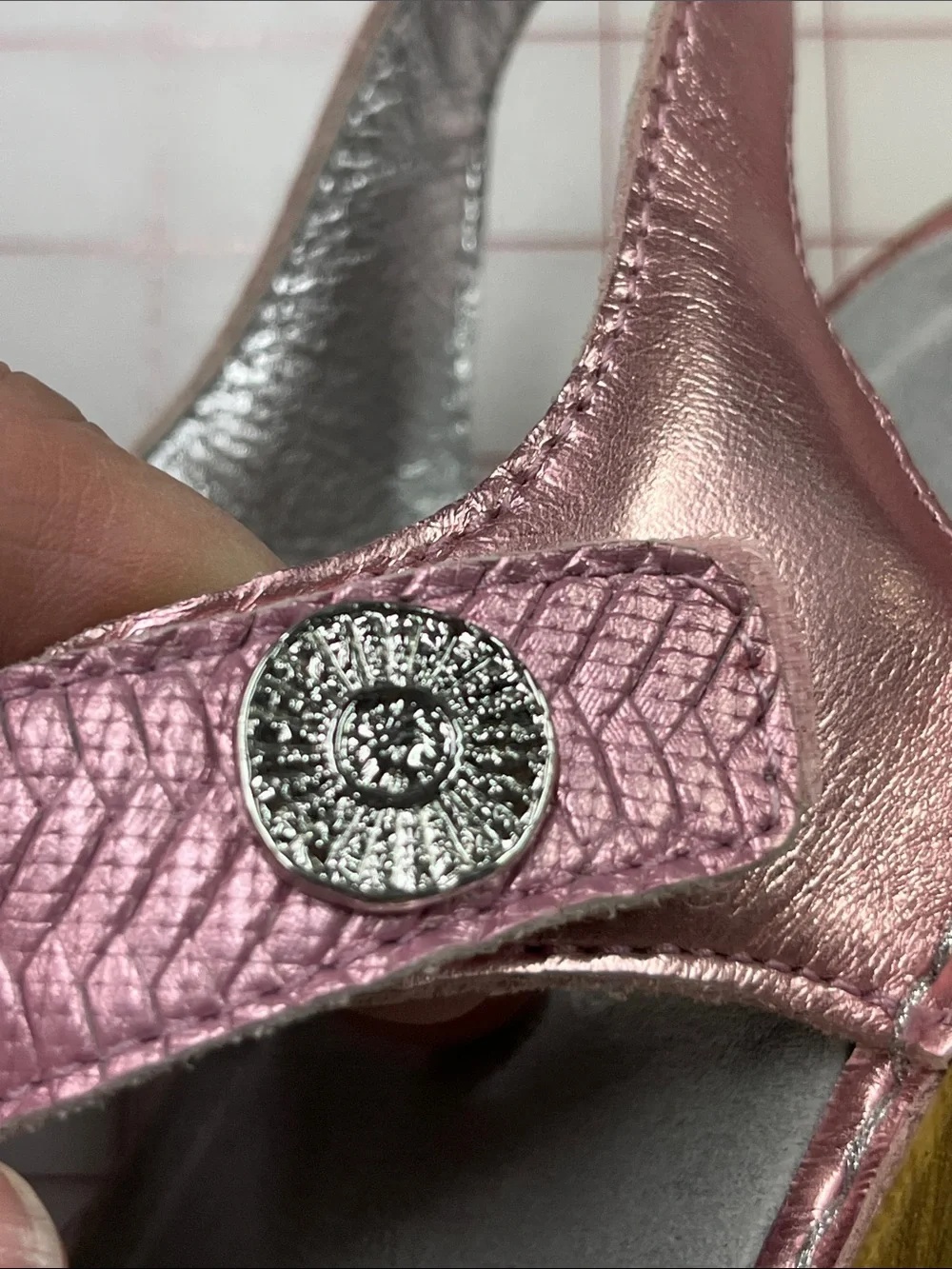 ALEGRIA Kendra Summer Beach Metallic Leather Pink T-Strap Wedge Slip-On Sandal 8